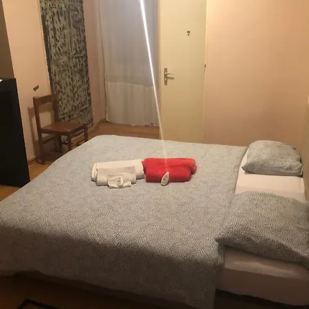 La Santa Hotel *