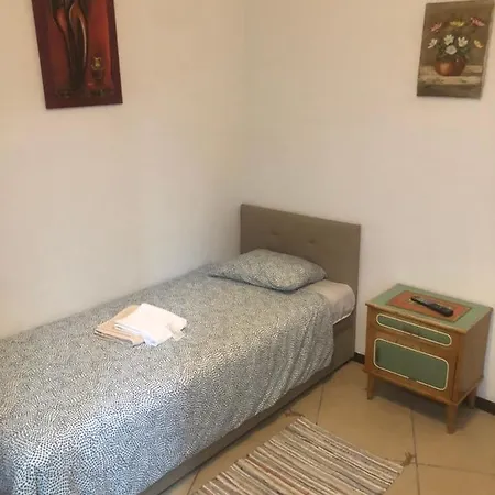 La Santa Hotel *
